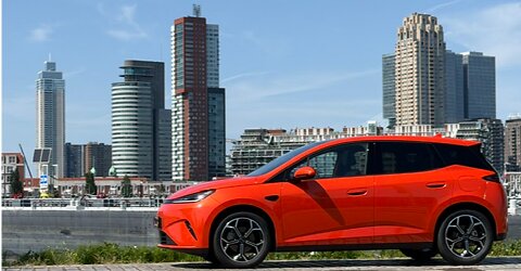 BYD Dolphin G DM-i: Dual Mode om verstokte benzinefreak naar elektrisch rijden te halen