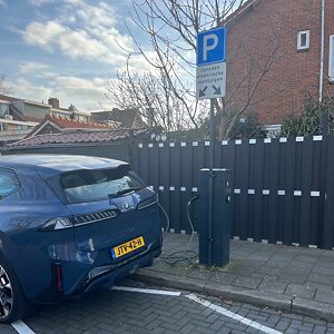 Staatssecretaris: oplossingen zijn Greentimer-regeling, aanschafsubsidie tweedehands EV, sloopregeling en verkleinen kloof publiek-thuis-laden. 