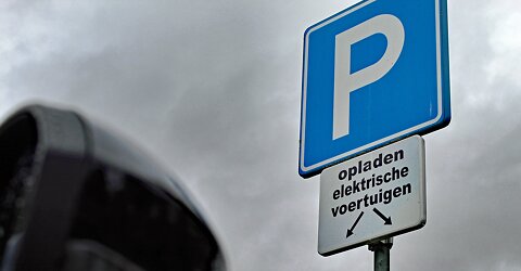 Zoveel laadpalen zijn er nu in Nederland