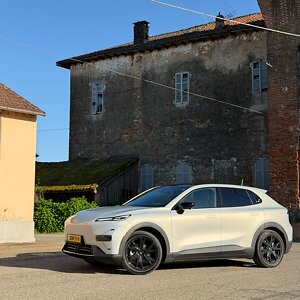 Automarkt in China daalt. Meer Chinese EV's op komst, maar is dat erg?