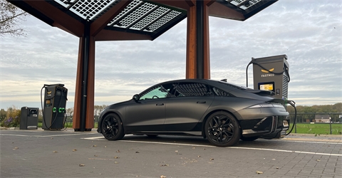 Jaarlijks EV-onderzoek: elektrisch rijden stevig verankerd, maar rijder kijkt kritisch naar beleid 