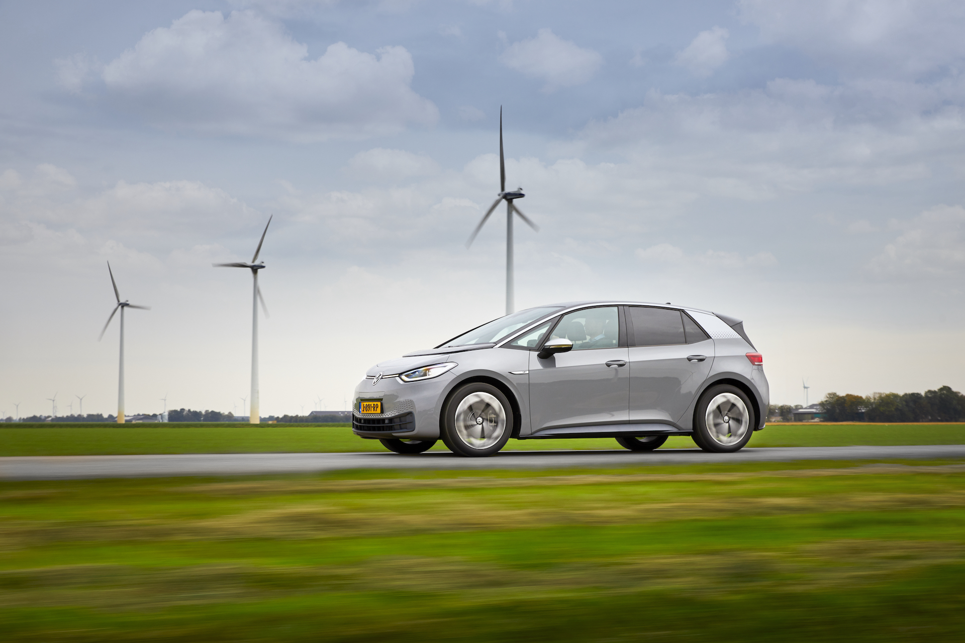 Image: https://www.evrijders.nl/wp-content/uploads/2020/11/autotest-volkswagen-id-3-2020-een-must-have-48.jpg